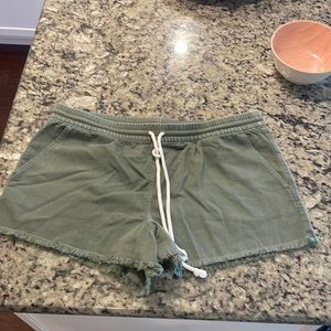 American eagle size large shorts